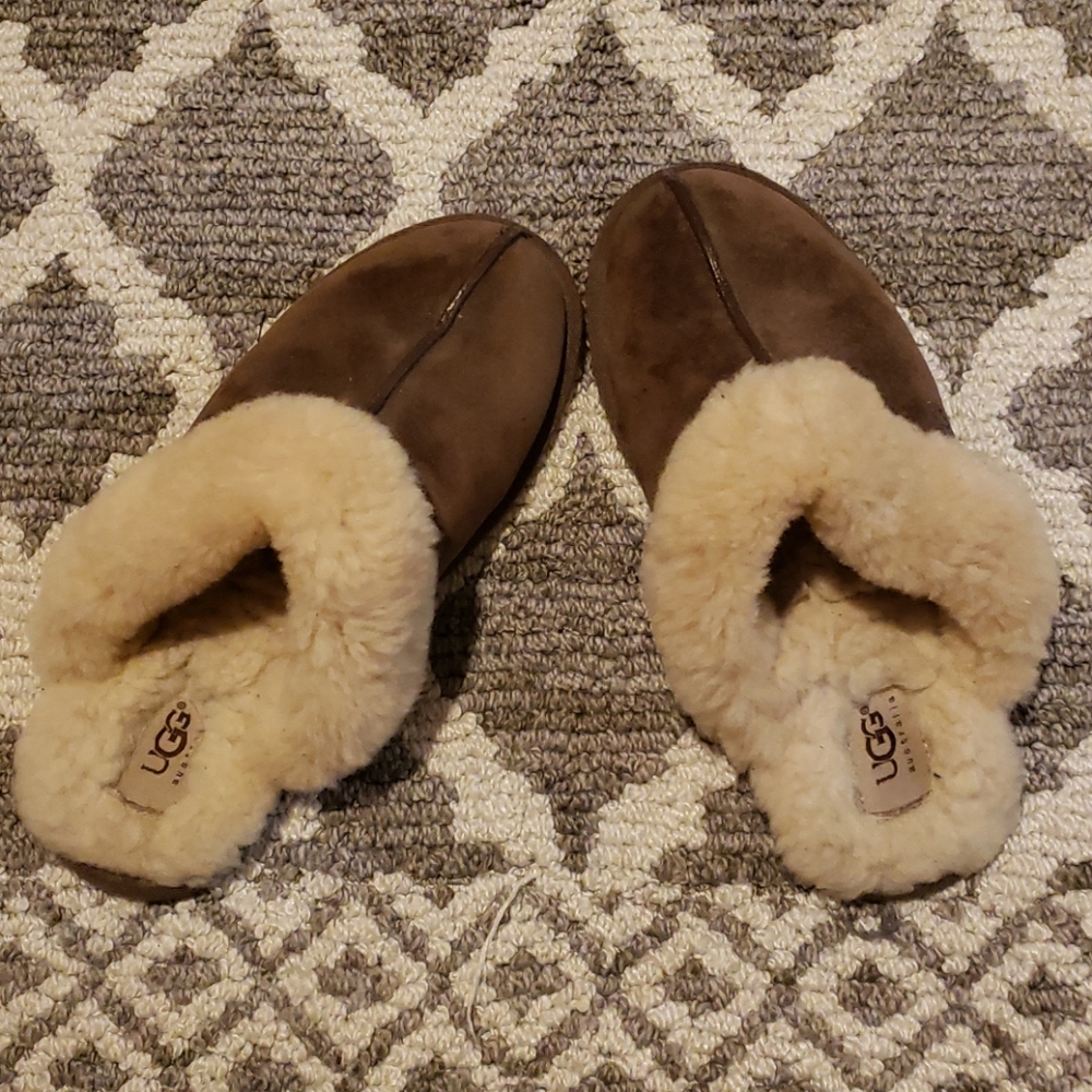 UGG SLIPPERS